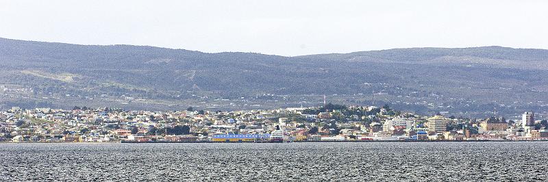 20071214 182941 D2X 4200x1400.jpg - View of Punta Arenas at departure